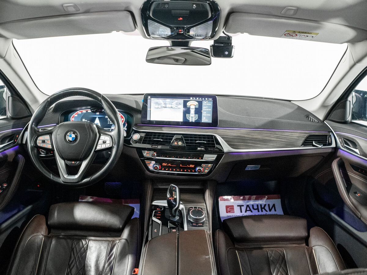 BMW 5-Series 2020 - фото автомобиля