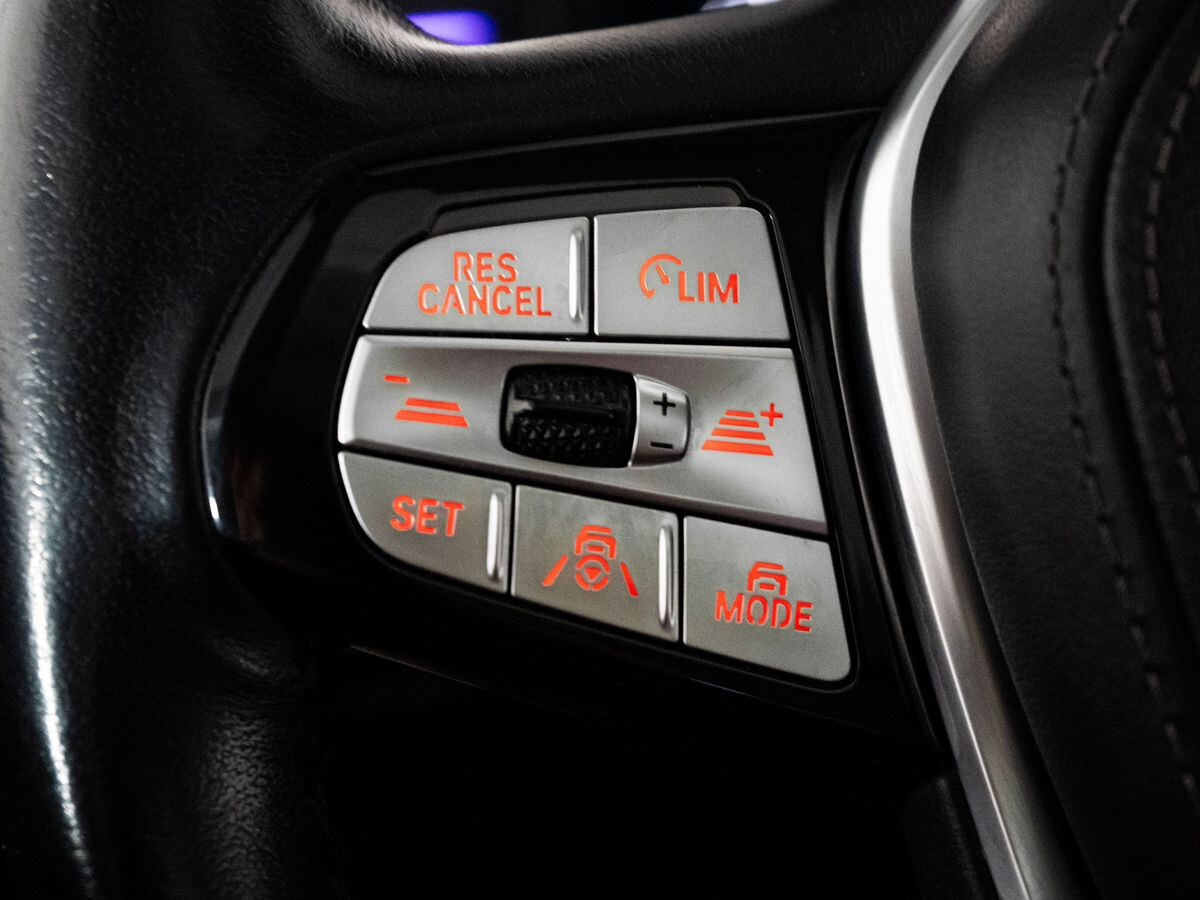 BMW 5-Series 2020 - фото автомобиля
