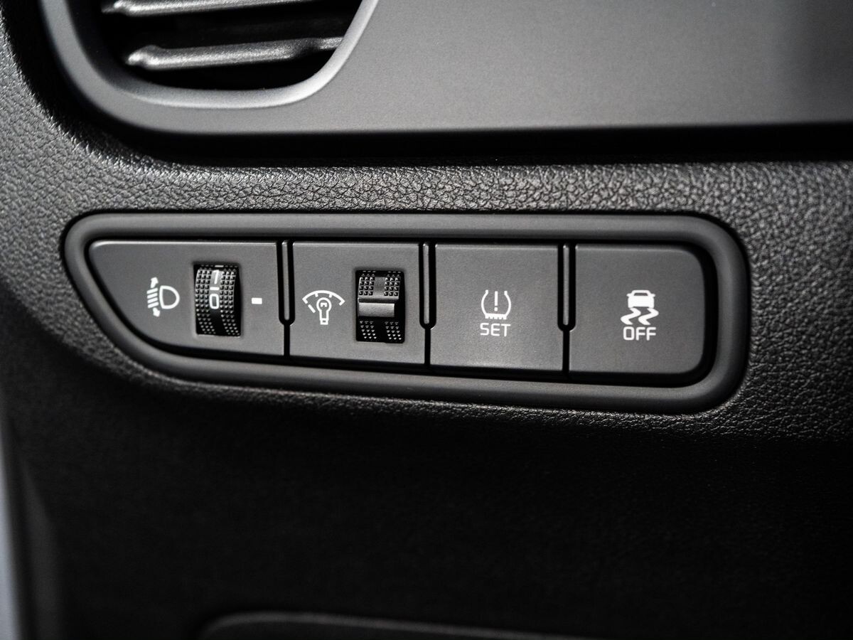 Kia Rio X (X-Line) 2021 - фото автомобиля