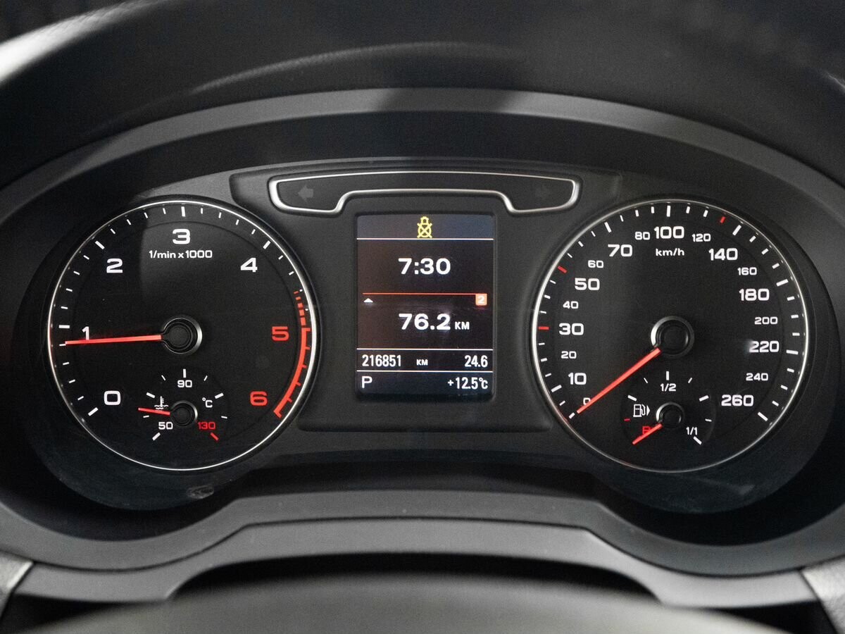 Audi Q3 2013 - фото автомобиля