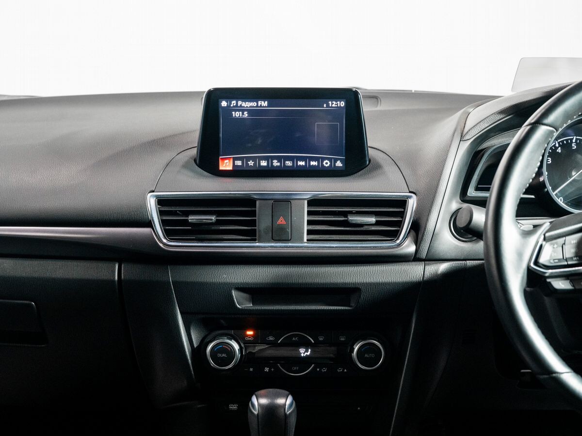 Mazda Axela 2018 - фото автомобиля