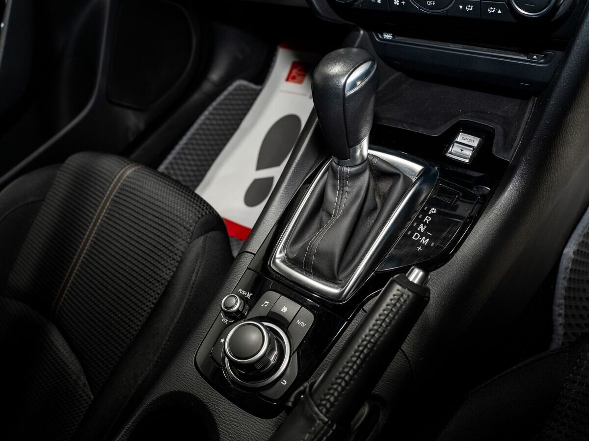 Mazda Axela 2018 - фото автомобиля