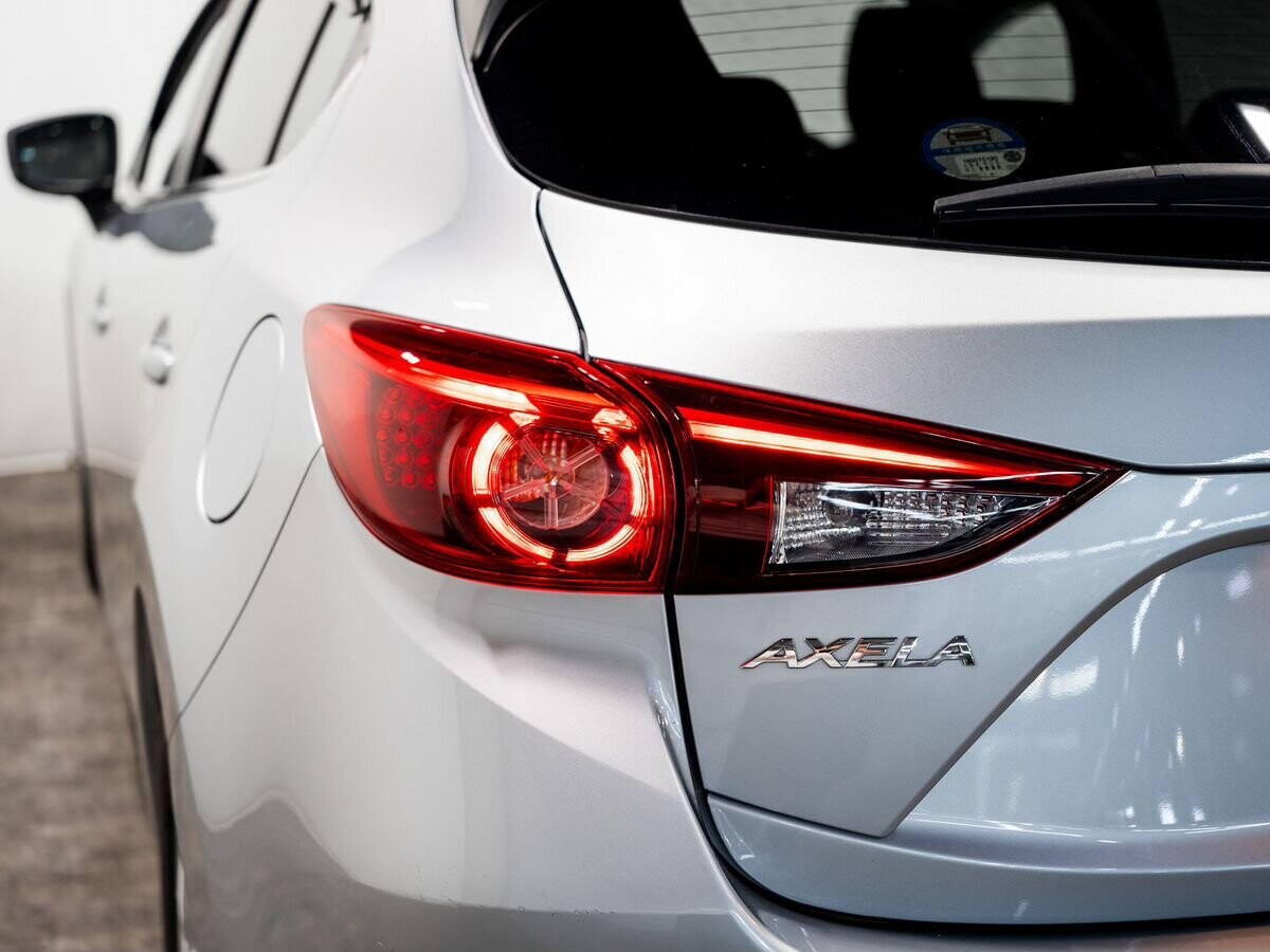 Mazda Axela 2018 - фото автомобиля