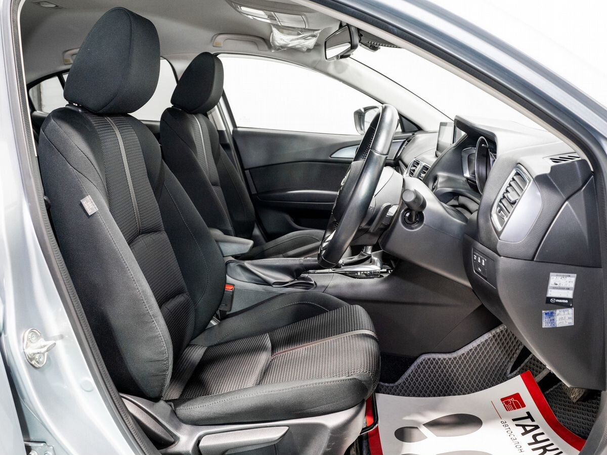 Mazda Axela 2018 - фото автомобиля