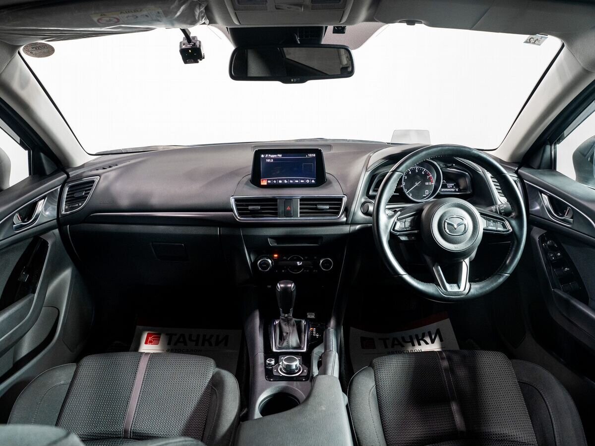 Mazda Axela 2018 - фото автомобиля