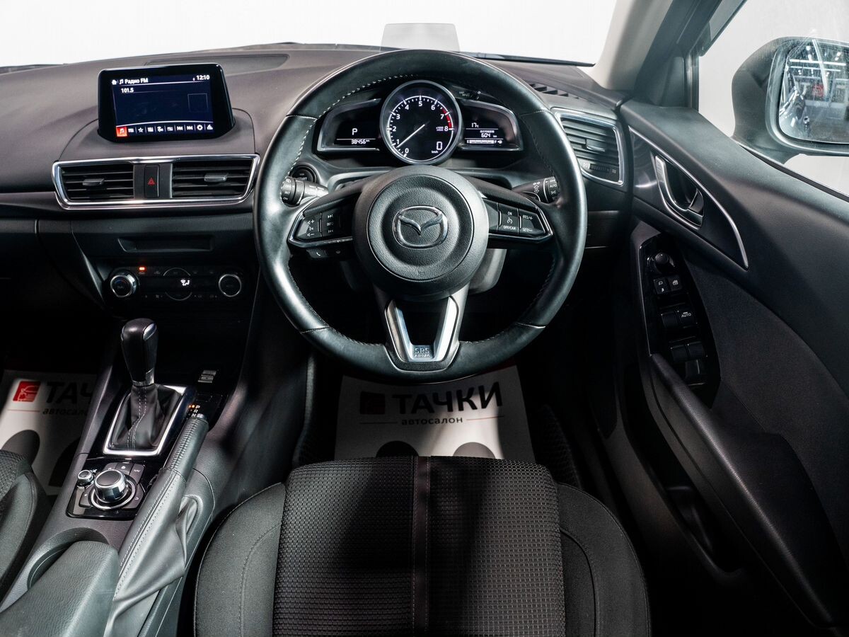 Mazda Axela 2018 - фото автомобиля