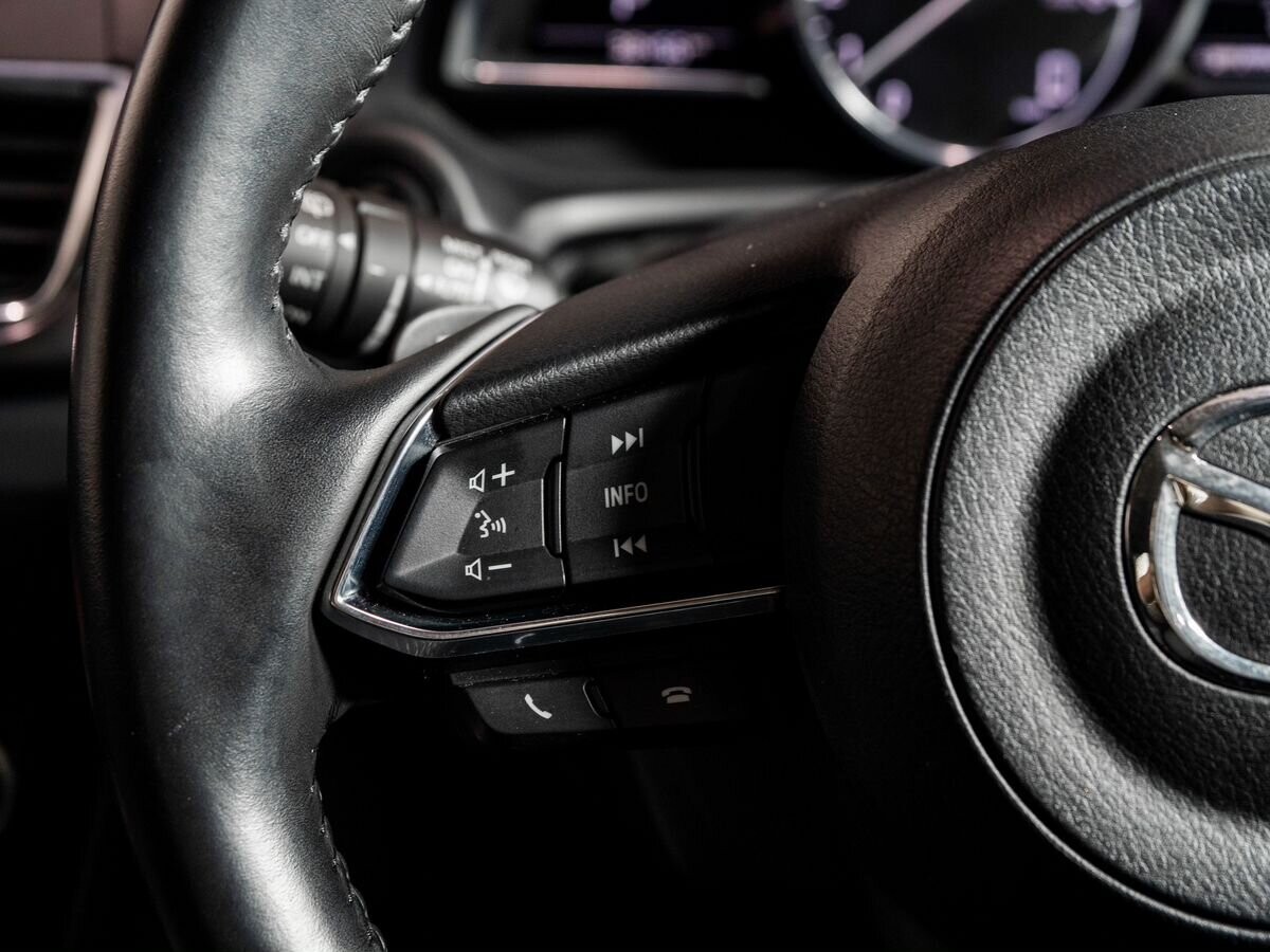 Mazda Axela 2018 - фото автомобиля