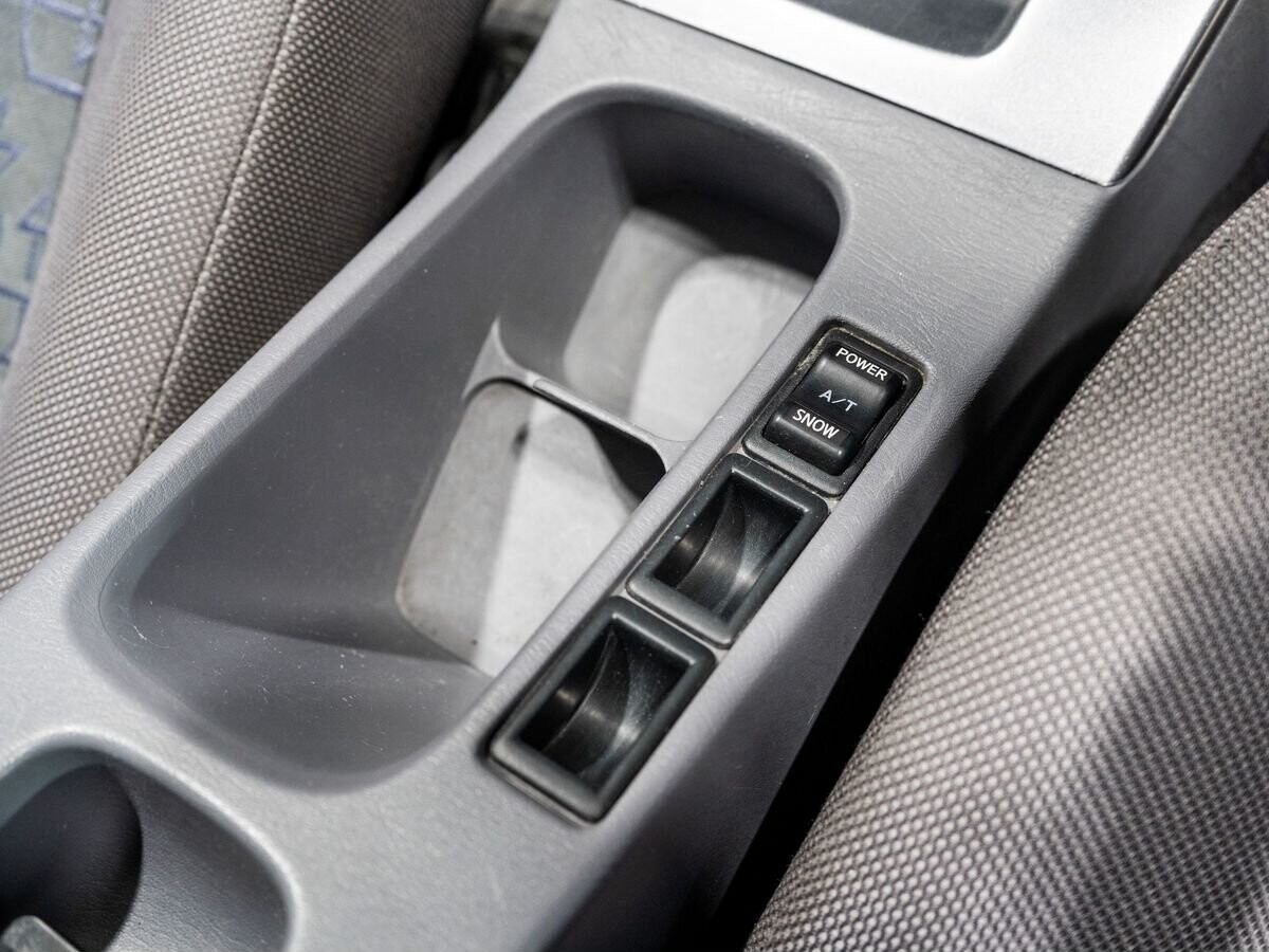 Nissan Avenir 2000 - фото автомобиля