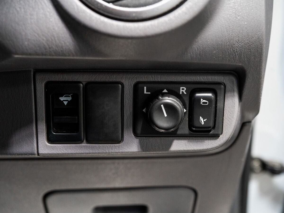Nissan Avenir 2000 - фото автомобиля