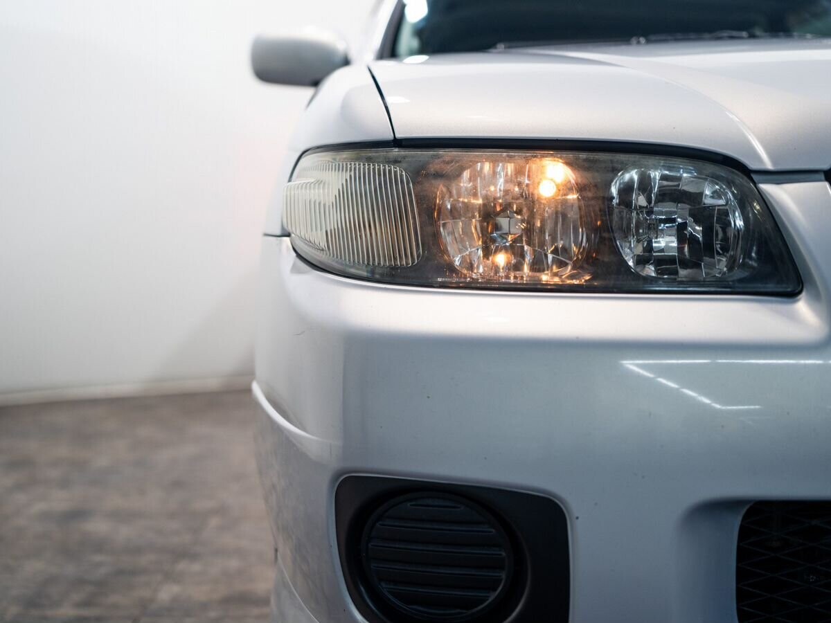 Nissan Avenir 2000 - фото автомобиля