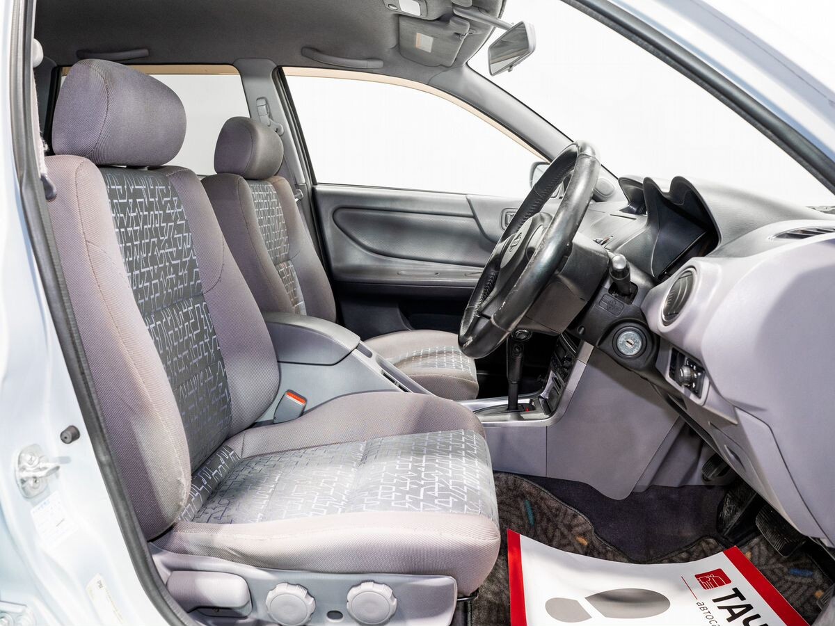 Nissan Avenir 2000 - фото автомобиля