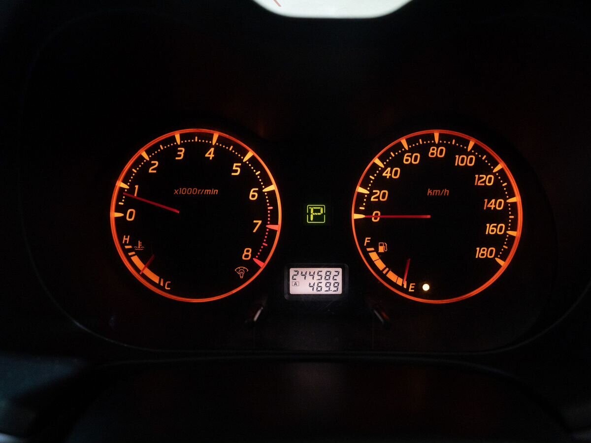 Nissan Avenir 2000 - фото автомобиля