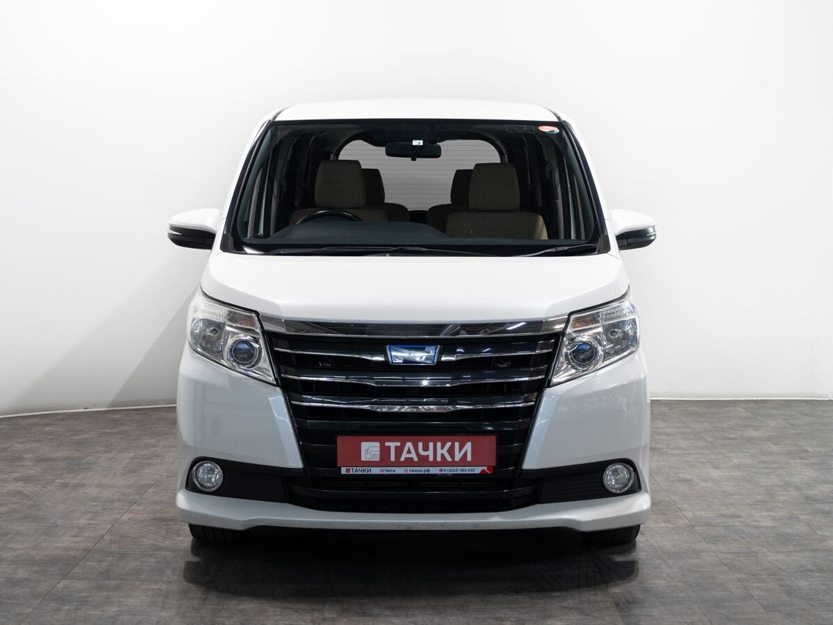 Toyota Noah 2014 - фото автомобиля