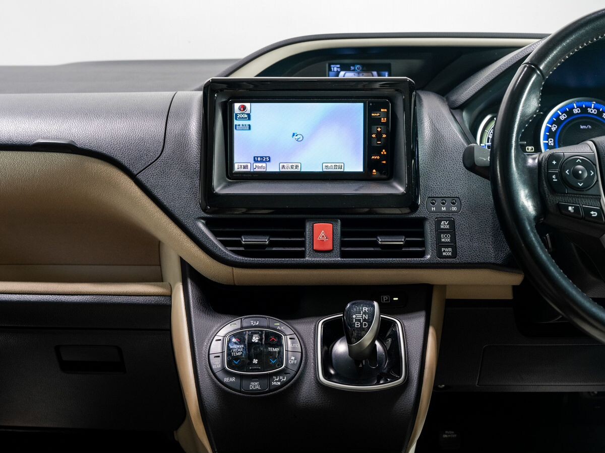 Toyota Noah 2014 - фото автомобиля