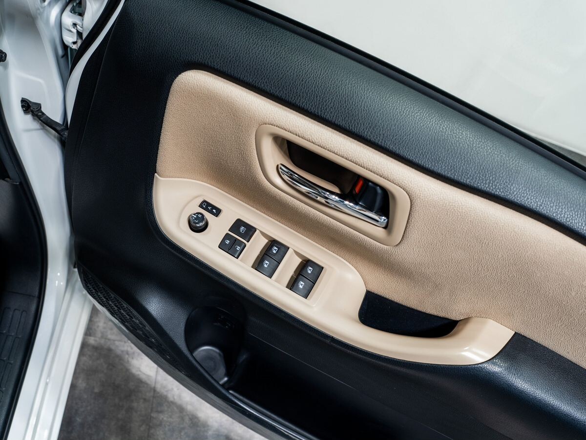 Toyota Noah 2014 - фото автомобиля