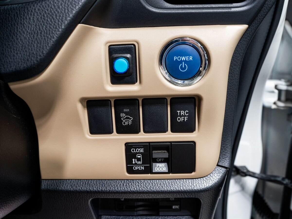 Toyota Noah 2014 - фото автомобиля