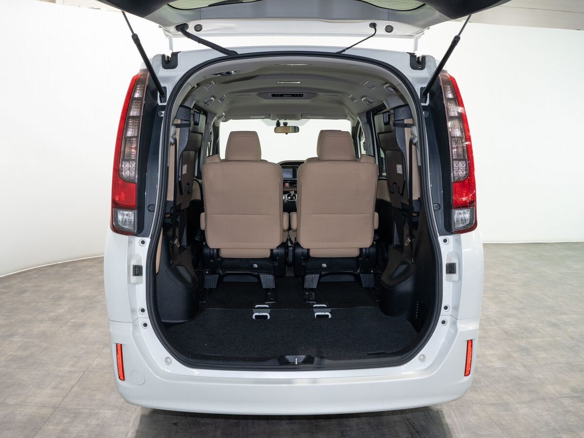 Toyota Noah 2014 - фото автомобиля