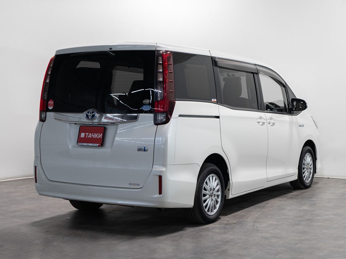 Toyota Noah 2014 - фото автомобиля