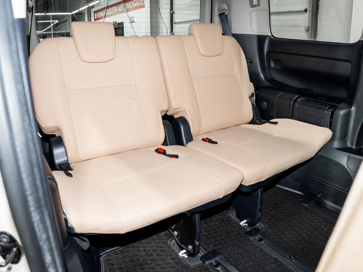 Toyota Noah 2014 - фото автомобиля