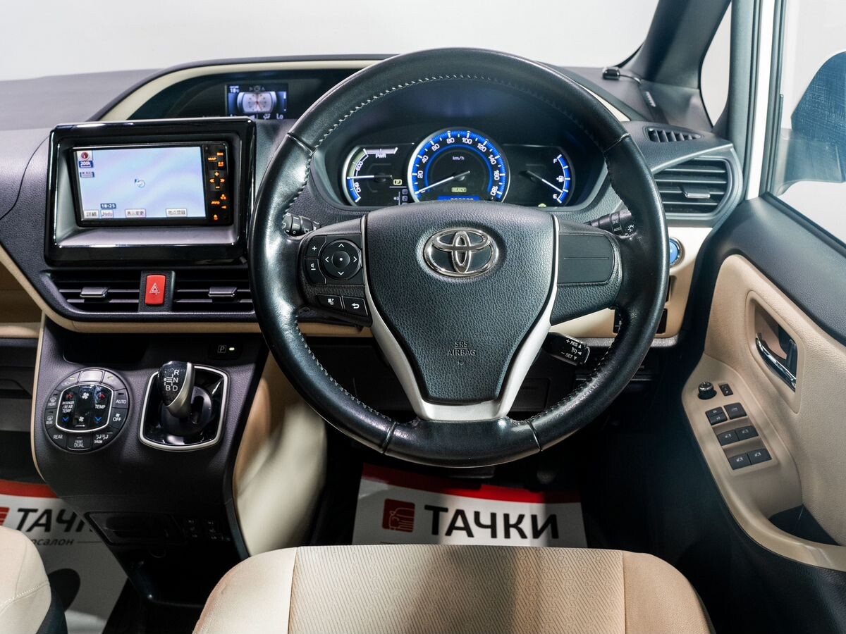 Toyota Noah 2014 - фото автомобиля
