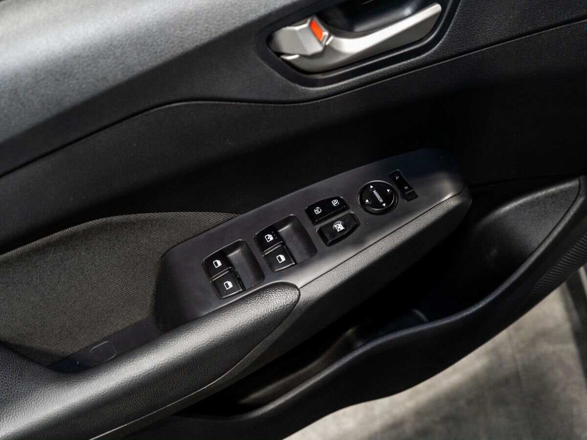 Hyundai Solaris 2017 - фото автомобиля