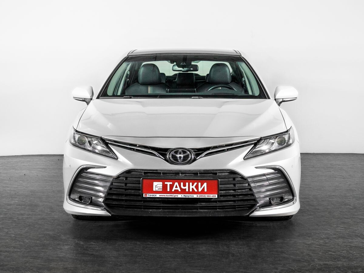 Toyota Camry 2021 - фото автомобиля
