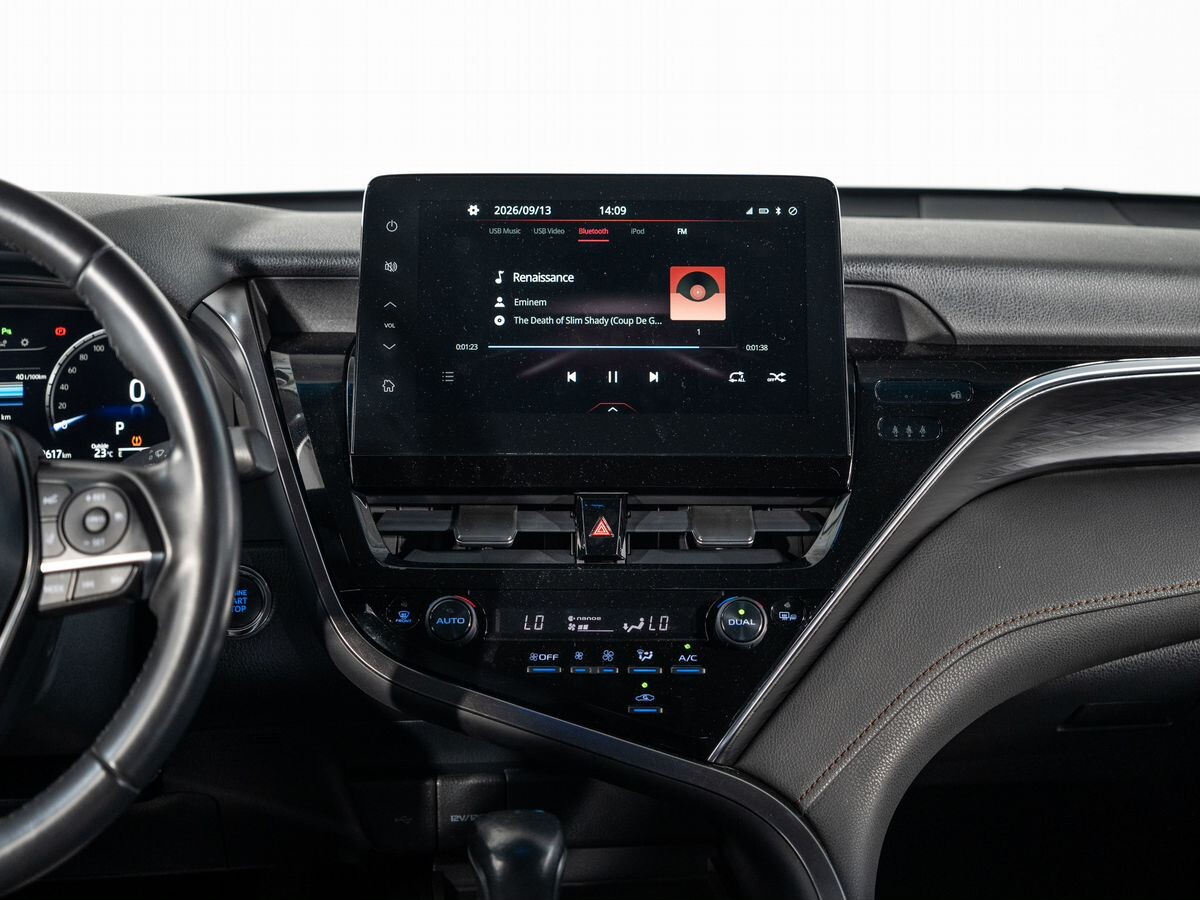 Toyota Camry 2021 - фото автомобиля