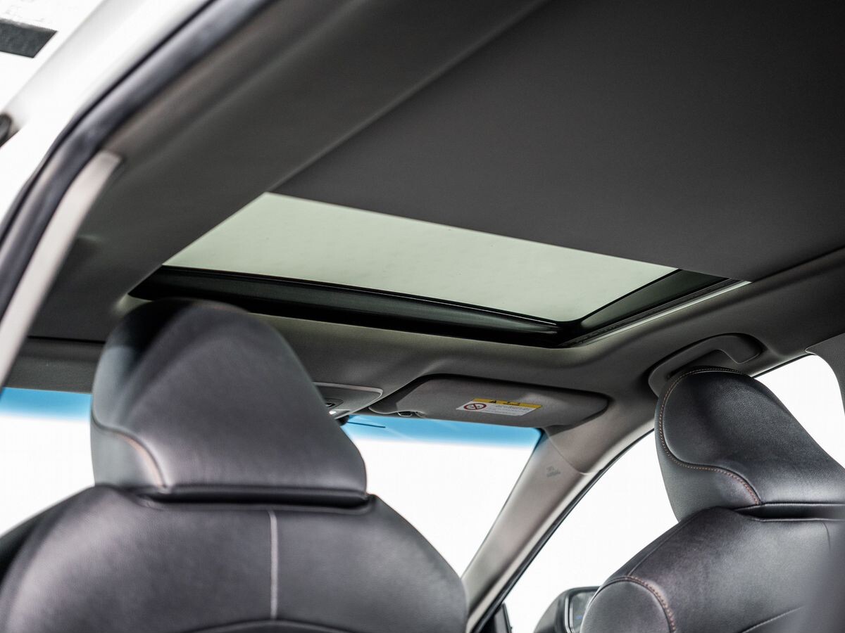Toyota Camry 2021 - фото автомобиля