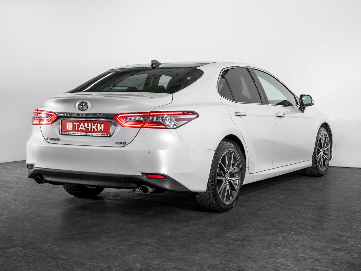 Toyota Camry 2021 - фото автомобиля