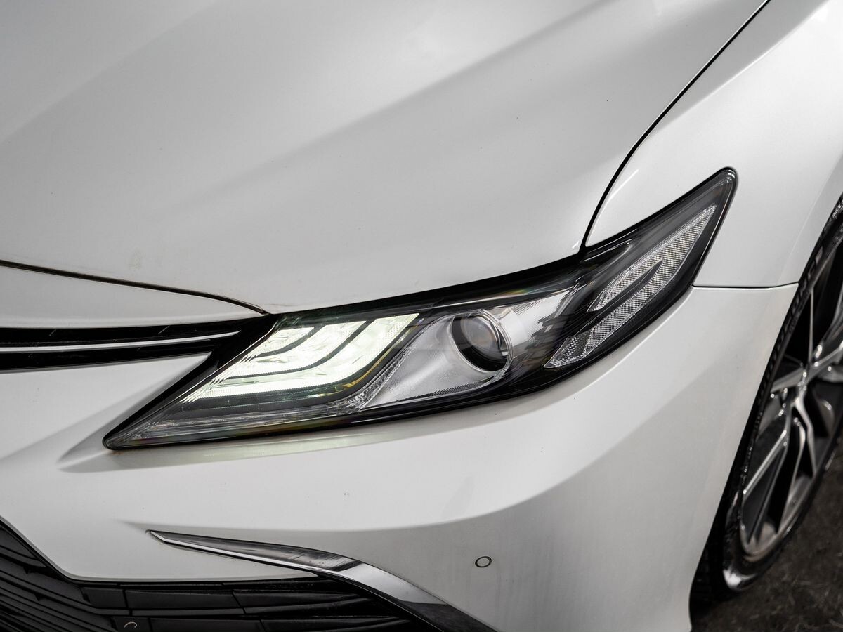 Toyota Camry 2021 - фото автомобиля