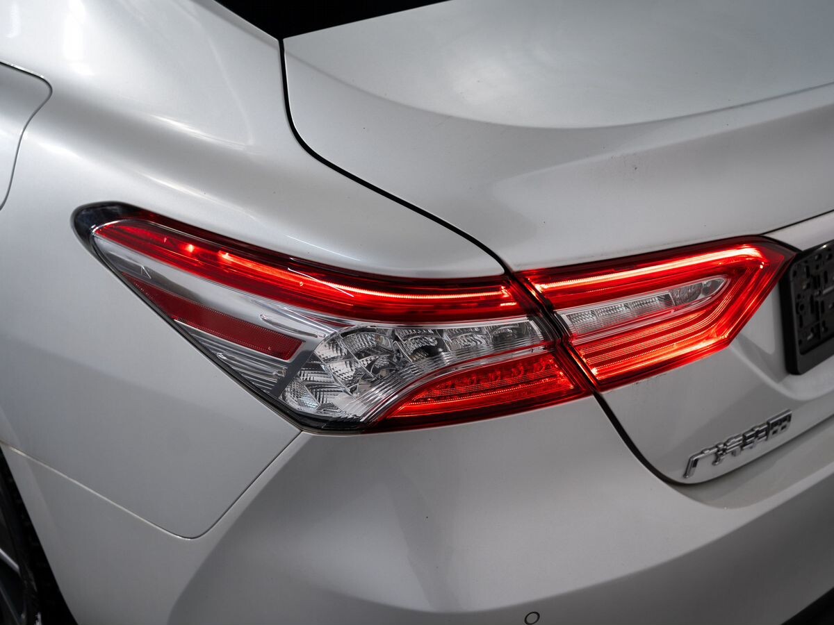 Toyota Camry 2021 - фото автомобиля