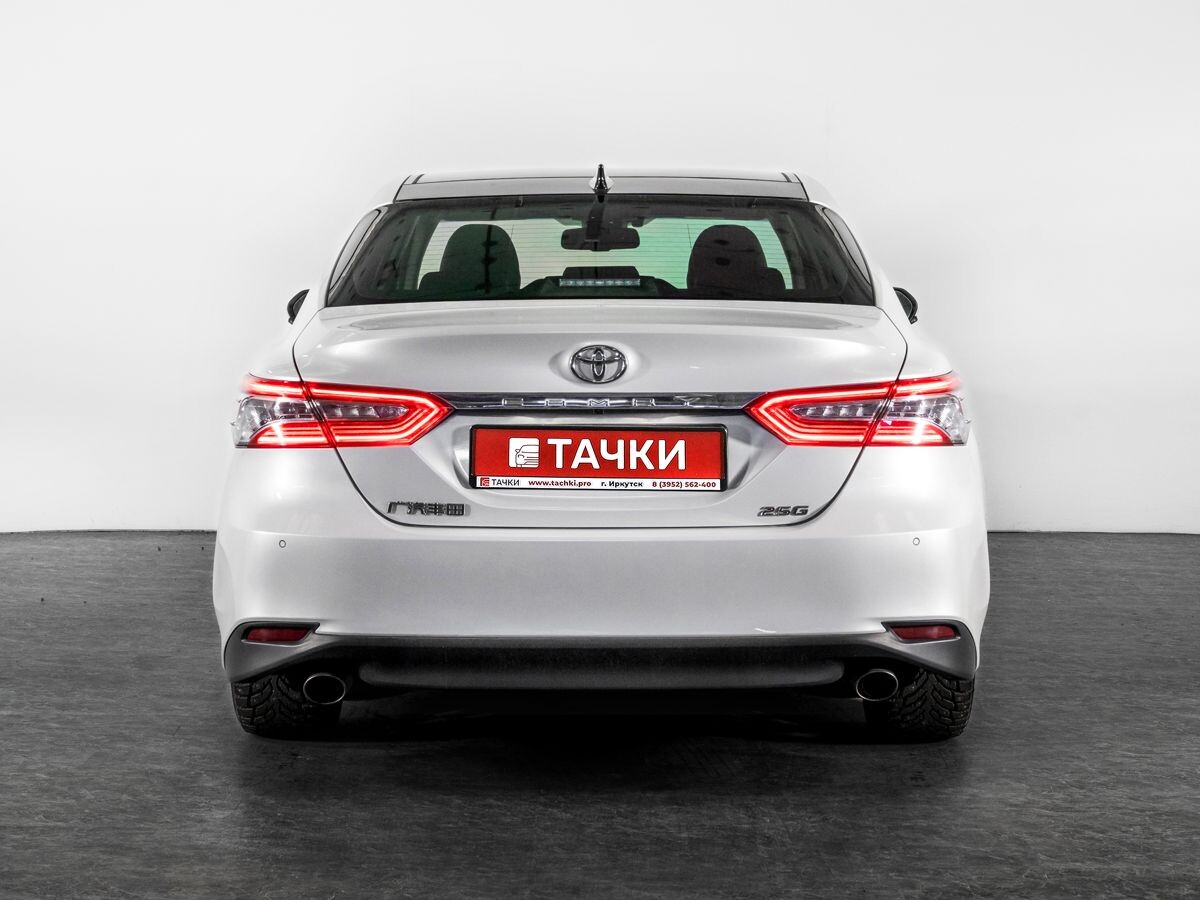 Toyota Camry 2021 - фото автомобиля