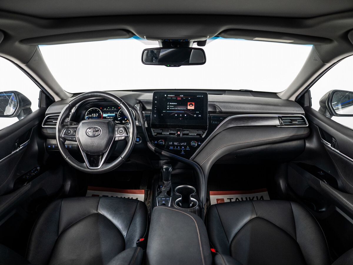 Toyota Camry 2021 - фото автомобиля