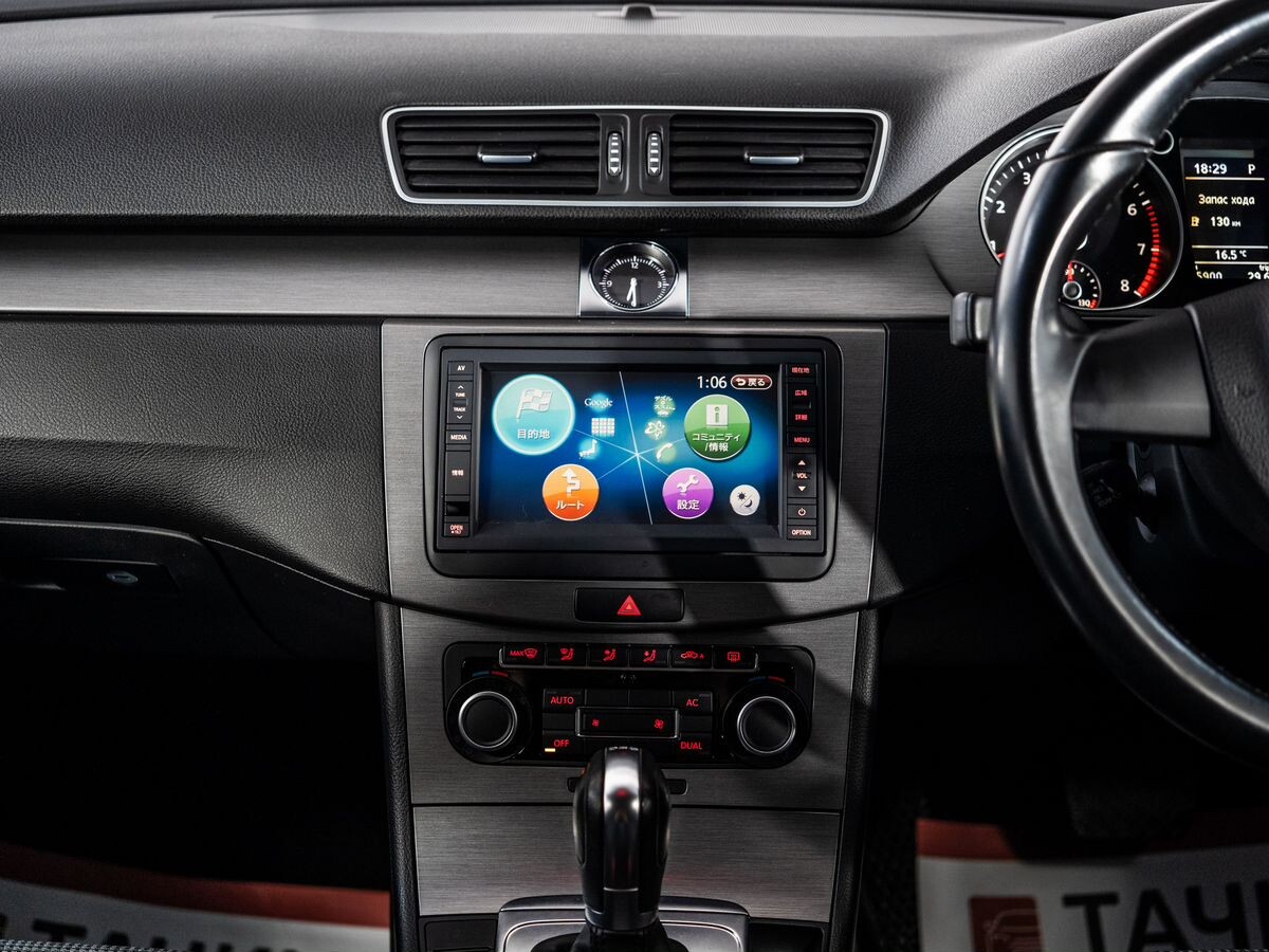 Volkswagen Passat 2011 - фото автомобиля