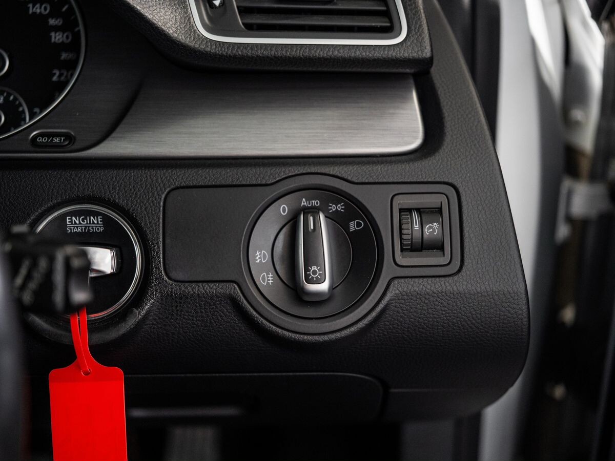 Volkswagen Passat 2011 - фото автомобиля