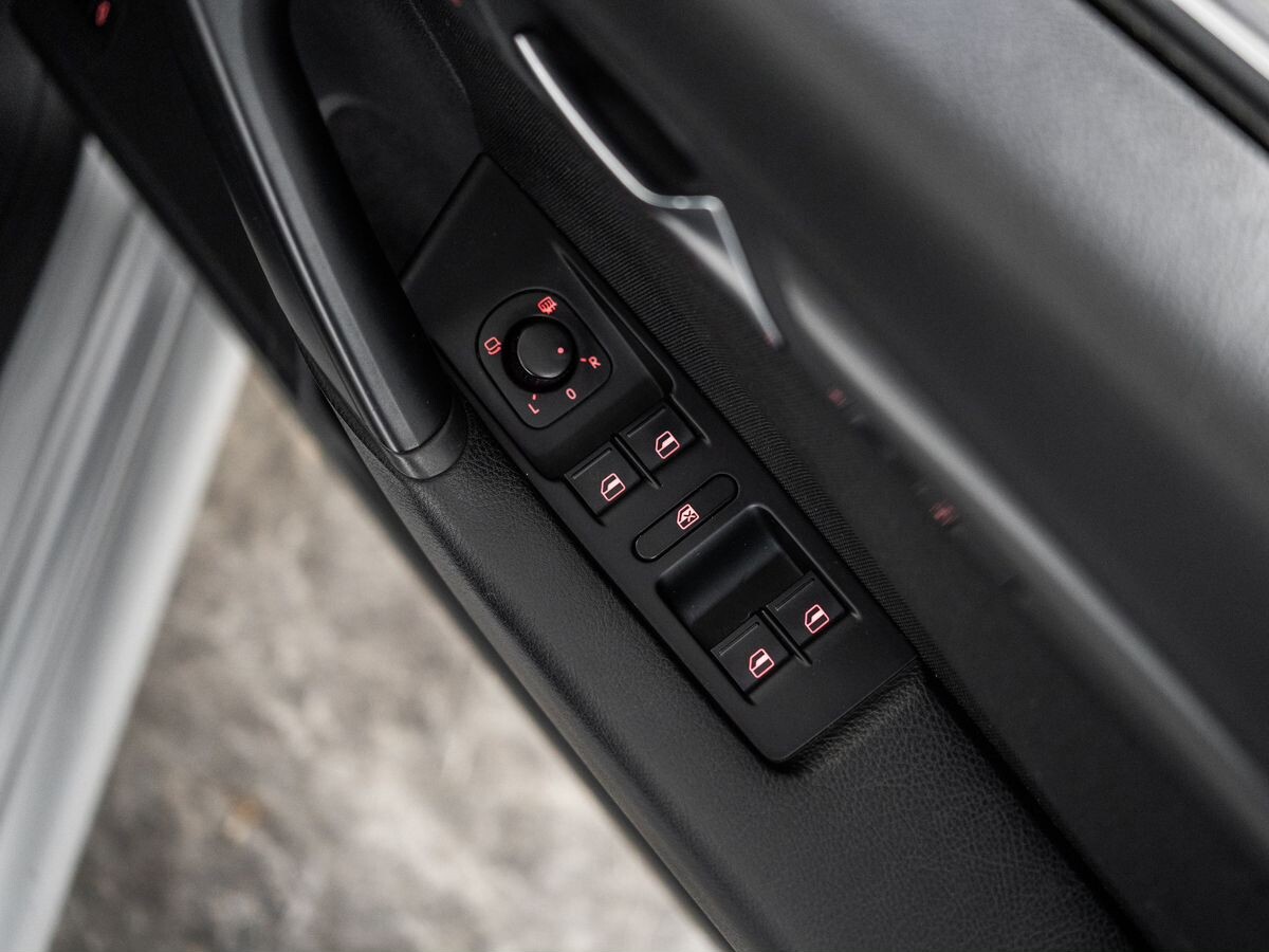 Volkswagen Passat 2011 - фото автомобиля
