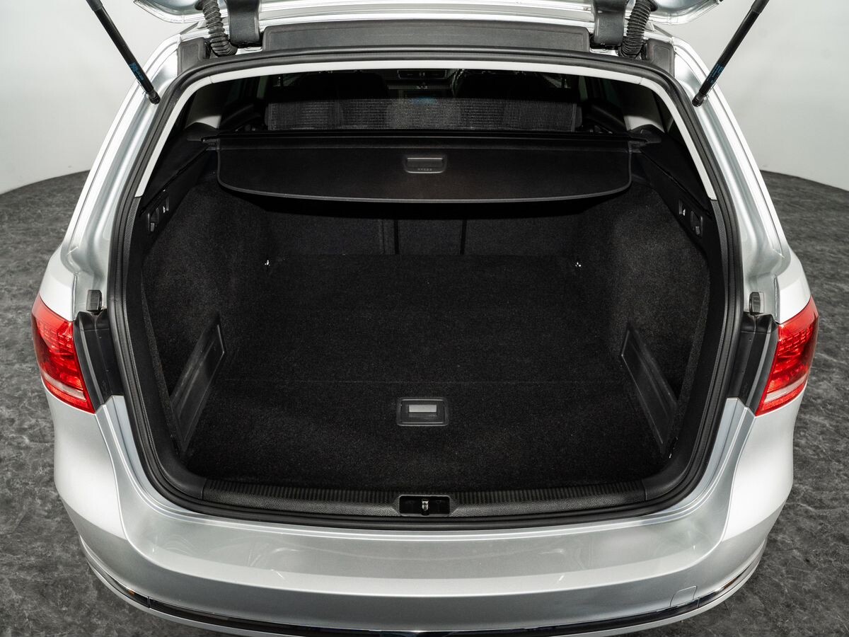 Volkswagen Passat 2011 - фото автомобиля