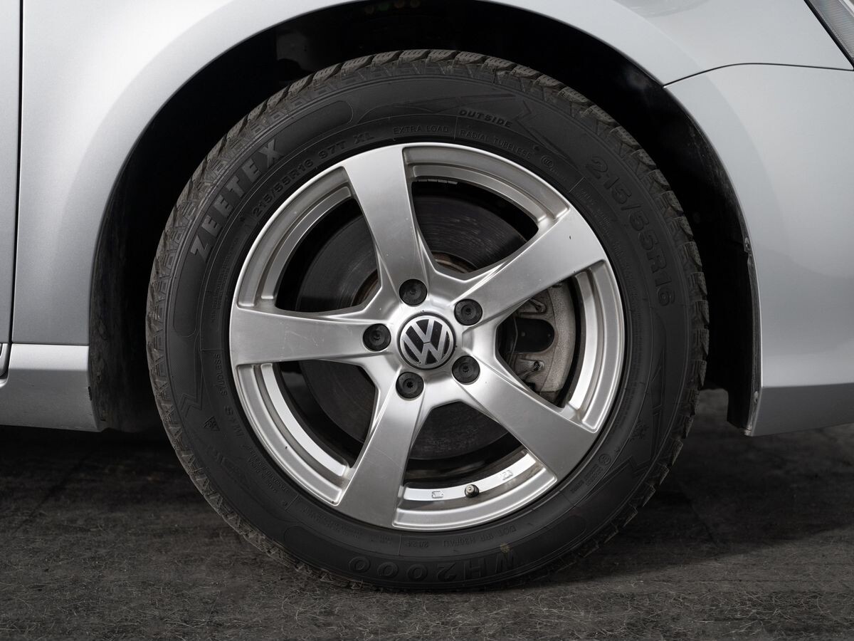 Volkswagen Passat 2011 - фото автомобиля