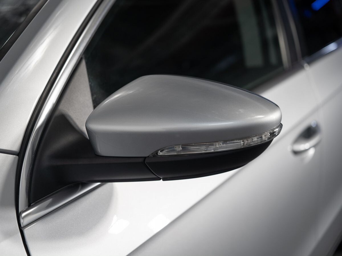 Volkswagen Passat 2011 - фото автомобиля
