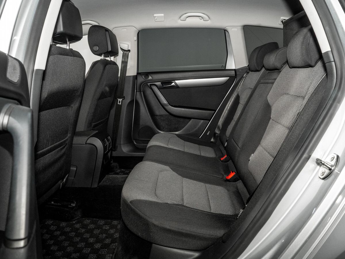 Volkswagen Passat 2011 - фото автомобиля