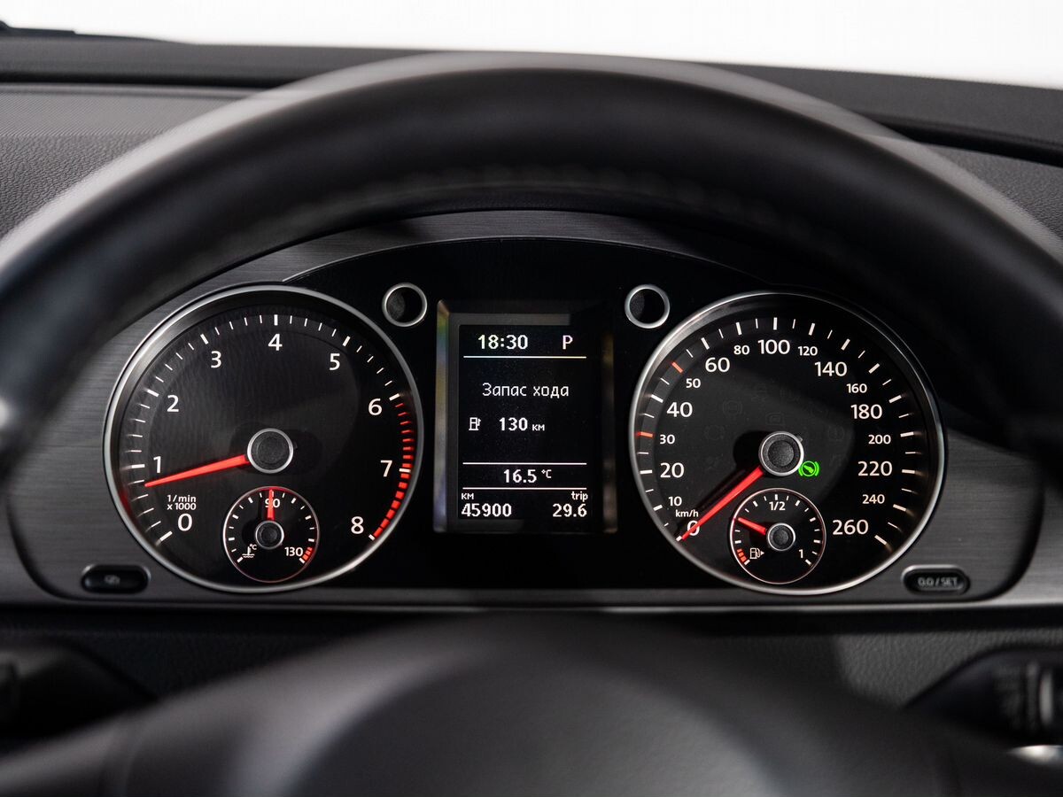 Volkswagen Passat 2011 - фото автомобиля