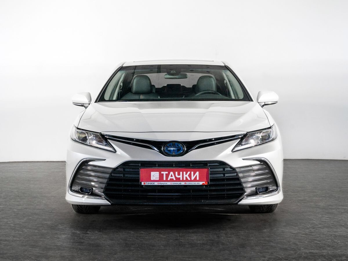 Toyota Camry 2021 - фото автомобиля