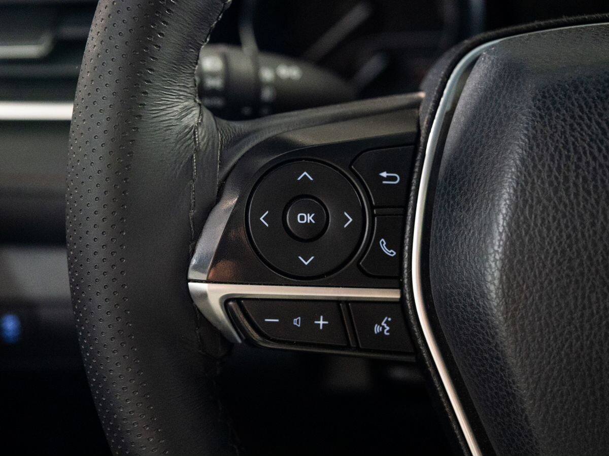 Toyota Camry 2021 - фото автомобиля