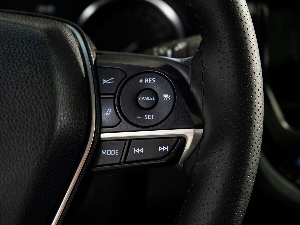 Toyota Camry 2021 - фото автомобиля