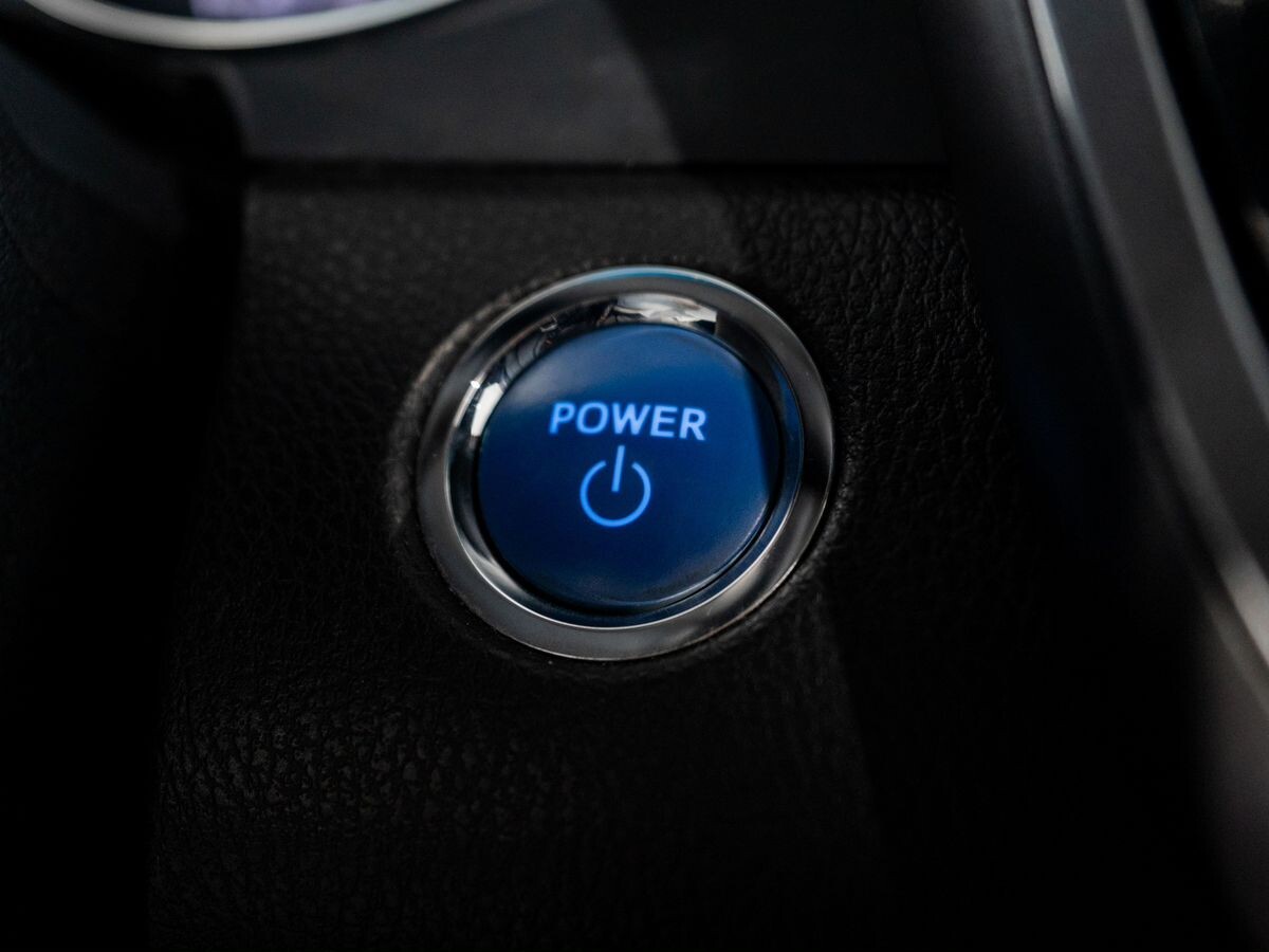 Toyota Camry 2021 - фото автомобиля