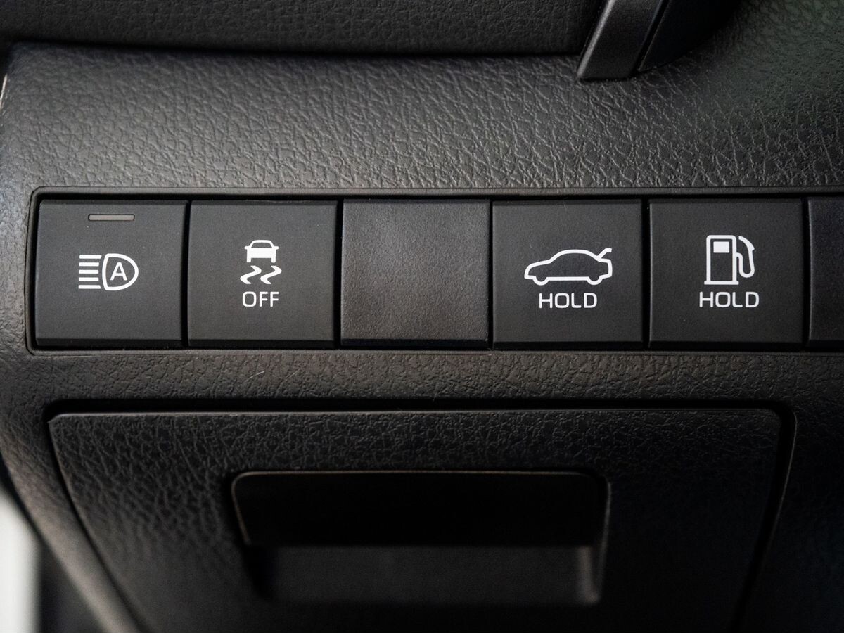 Toyota Camry 2021 - фото автомобиля