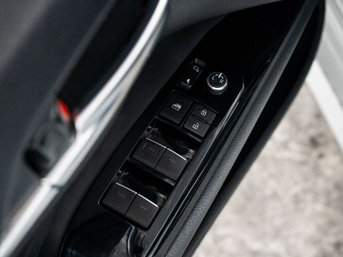 Toyota Camry 2021 - фото автомобиля