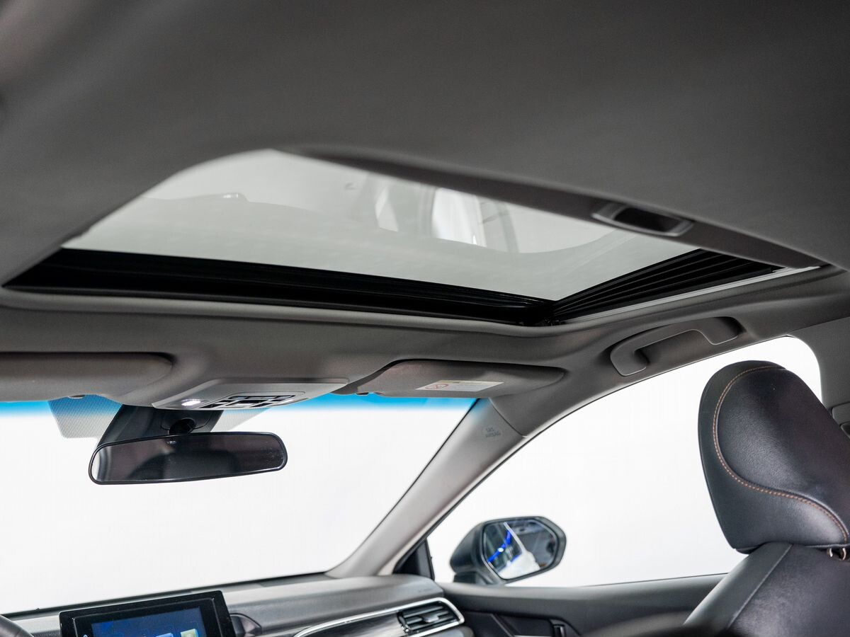 Toyota Camry 2021 - фото автомобиля