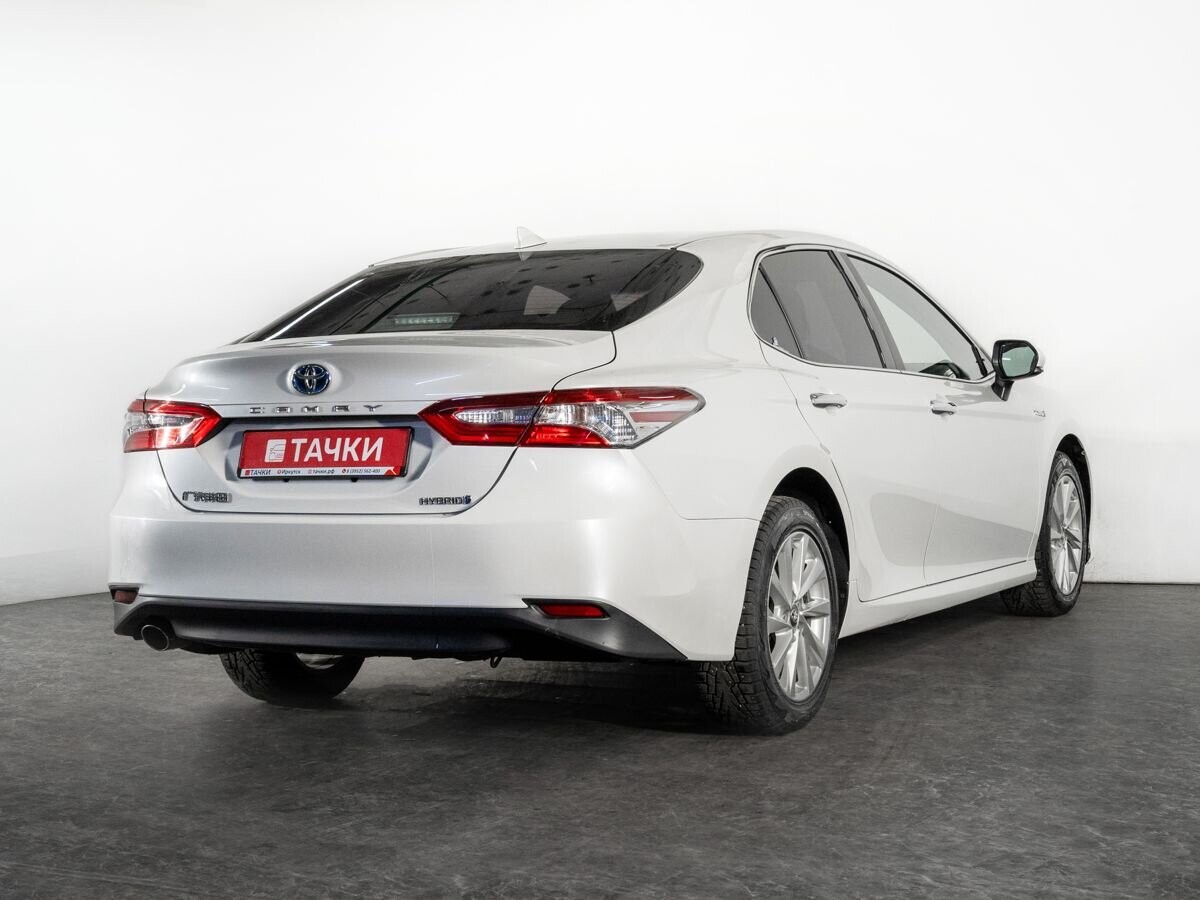 Toyota Camry 2021 - фото автомобиля