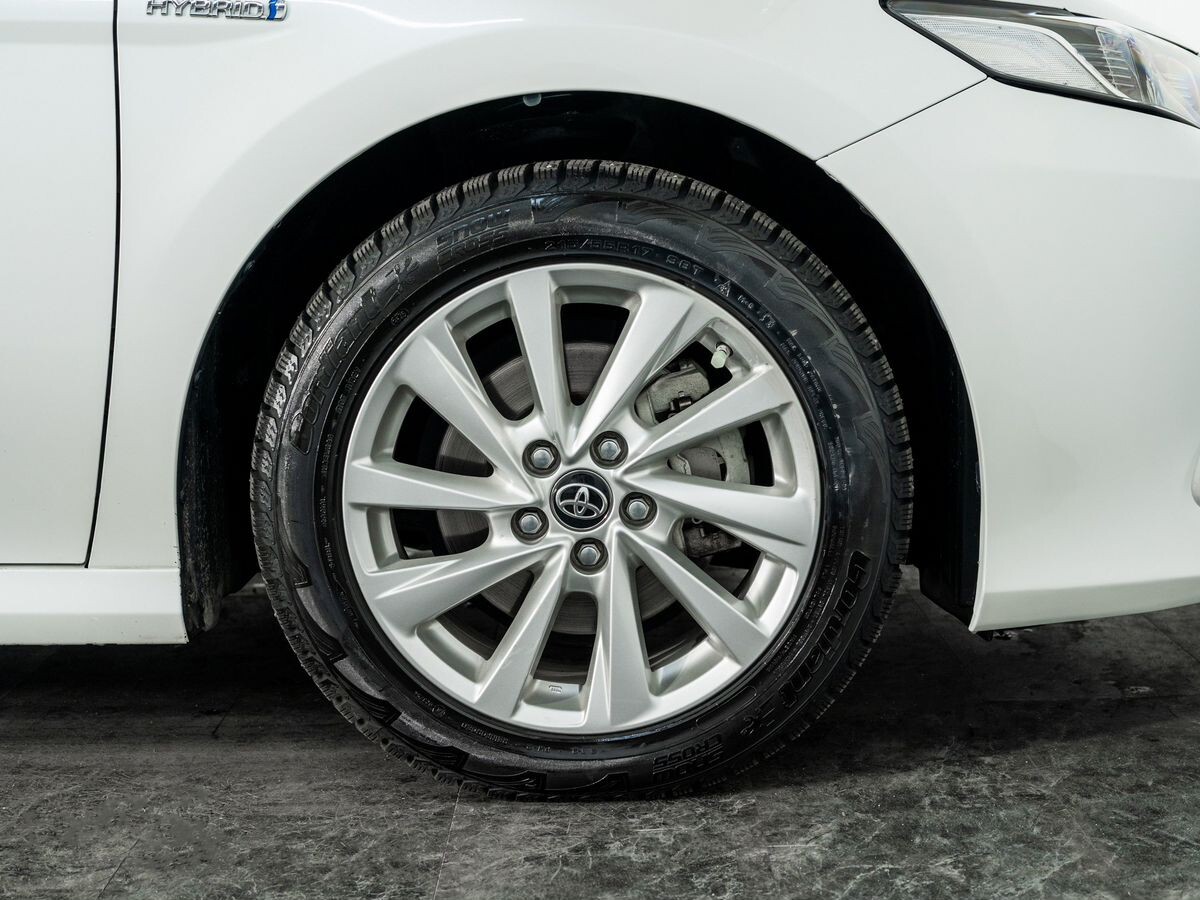 Toyota Camry 2021 - фото автомобиля